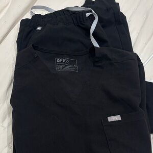 Figs Men's Black Scrub Joggers and Top